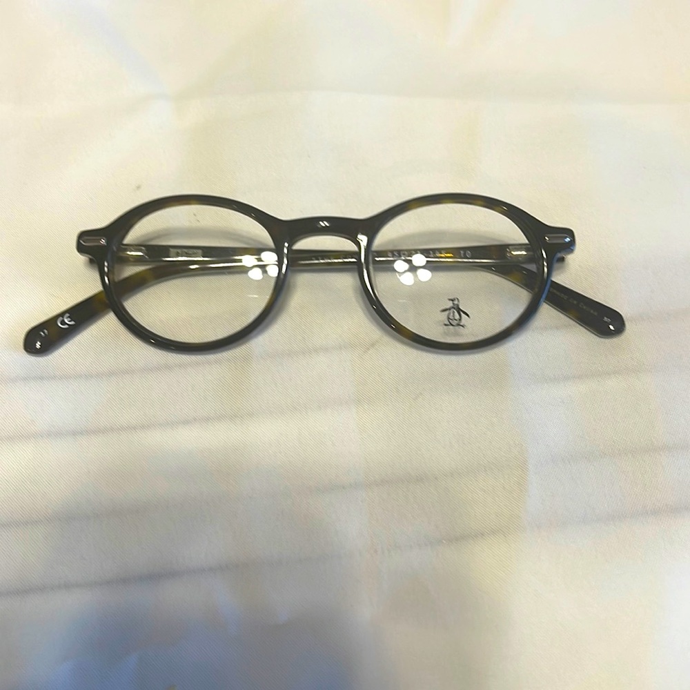 Penguin eyeglass frame